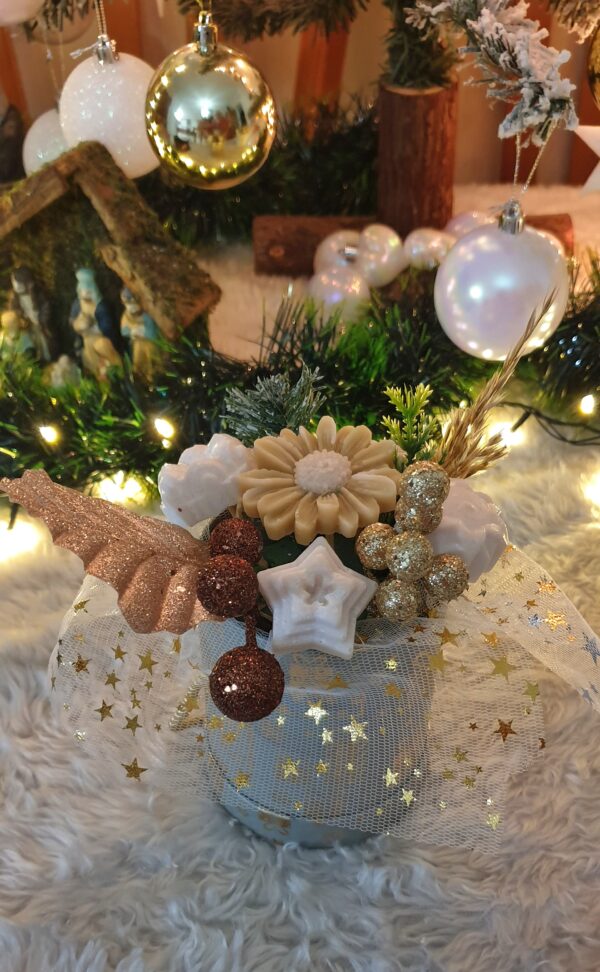 Flowers made of candle in a box (006)