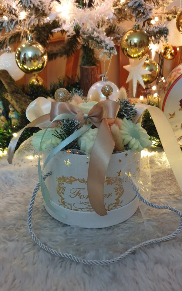 flowers made of candle  in a box (001)