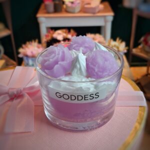 Χειροποιητο αρωματικό κερι με σαντιγί ( αρωμα goddess )