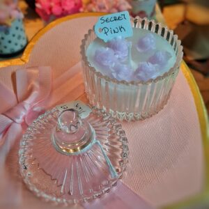 ΡΕΤΡΟ ΓΥΑΛΙΝΟ ΒΑΖΑΚΙ ΜΕ ΧΕΙΡΟΠΟΙΗΤΟ ΑΡΩΜΑΤΙΚΟ ΚΕΡΙ  "secret pink"