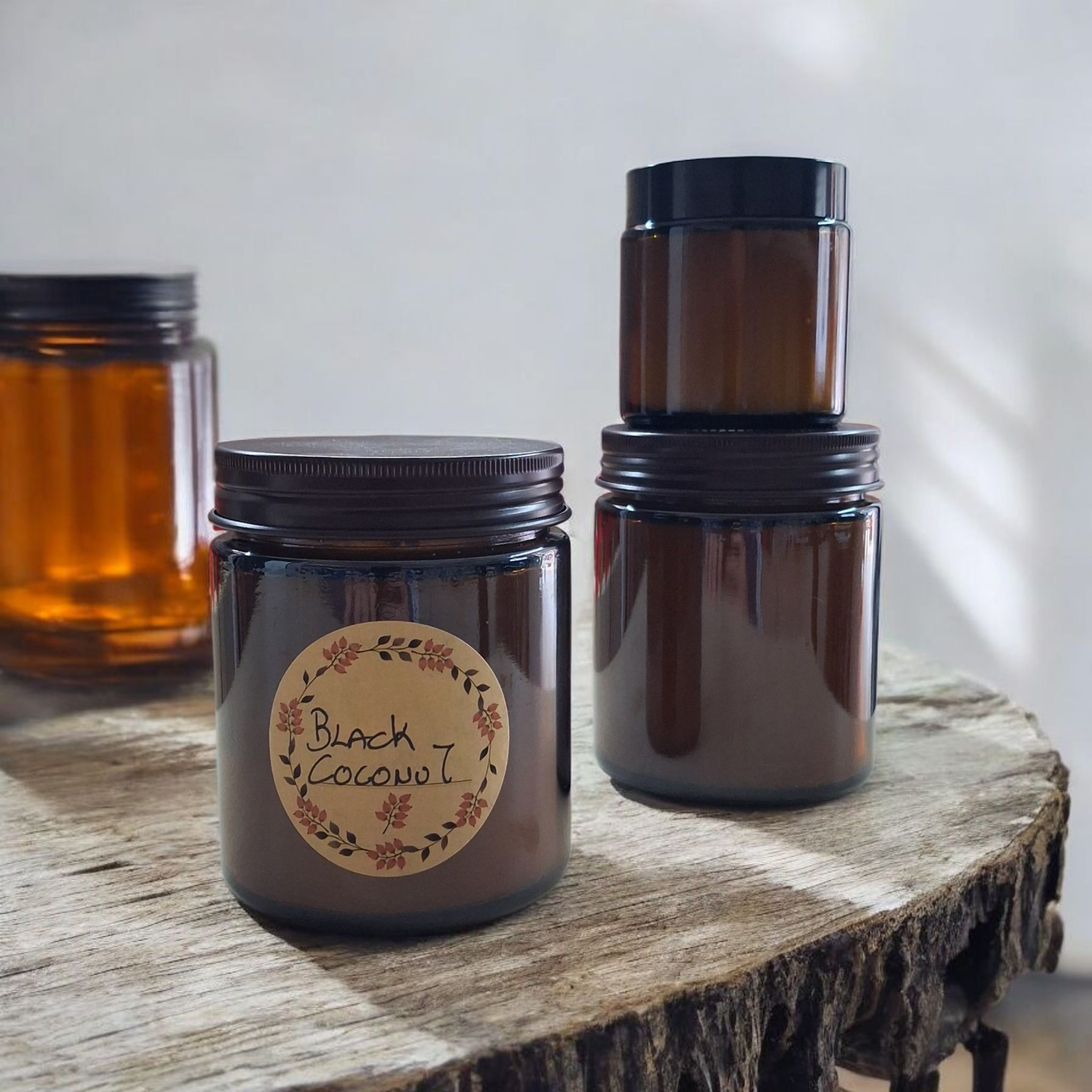 ΧΕΙΡΟΠΟΙΗΤΟ ΑΡΩΜΑΤΙΚΟ ΚΕΡΙ ΑΡΩΜΑ 'BLACK-COCONUT' ΣΕ  ΚΑΡΑΜΕΛΕ ΒΑΖΑKI